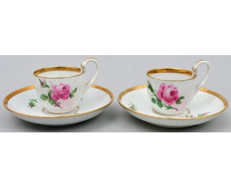 Paar Mokkatassen mit Untertassen, Meissen, 1924-1933Porzellan. Runde Form, Rote Rose Dekor, Goldrand, Schwanenhalshenkel. Sch