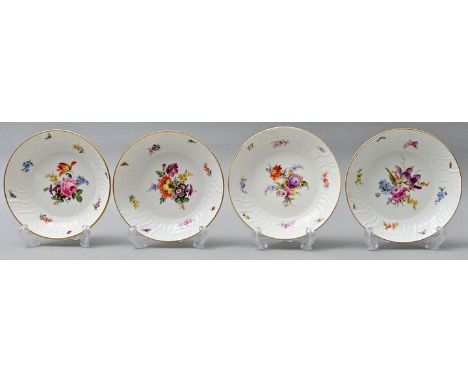 Vier Untertassen/ Schälchen, Meissen, 2. H. 19. Jh./ um 1900Porzellan, Reliefzierrat Neubrandenstein, Blumenmalerei mit Insek