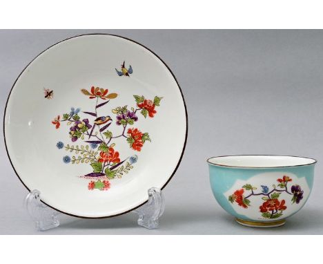 Koppchen mit Untertasse, Meissen, um 1730Porzellan. Halbkugelform auf Standring. Leicht auslippende Ränder. Gefäßwandungen mi