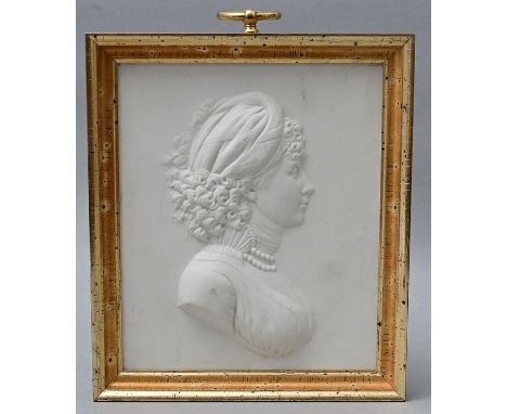 Porzellanbildnis, 2. H. 20. Jh.Porzellan. Portraitdarstellungen der Luise von Preußen. Goldrahmen mit großem Aufhängerring. P