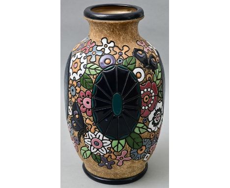 Art déco-Vase, Amphora-Werke Riessner, Teplitz, um 1920Keramik, in Email cloisonné-Technik dekoriert: vier Ovalreserven und f