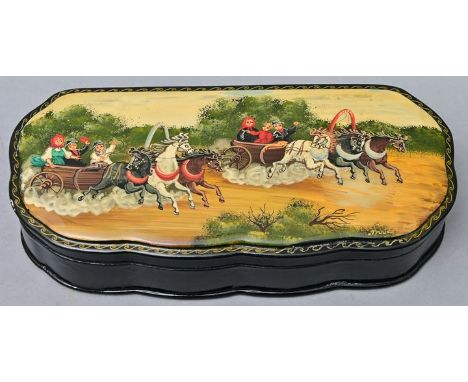 Lackdose, Russland, Fedoskino, Ende 20. Jh.Pappmaché, handbemalt, Perlmutteinlagen. "Troika", Darstellung zweier Dreispänner 