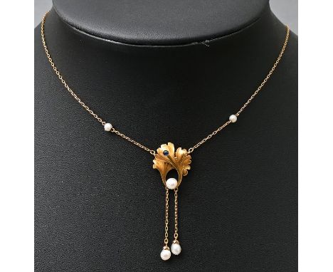 Jugendstil-Collier mit Zuchtperlen, 20 Jh.Zarte Ankerkette mit Hülsenschloss, Gelbgold 585 (punziert, Herstellerpunze nicht e
