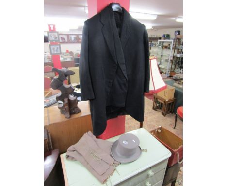 Vintage clothing to include top hat