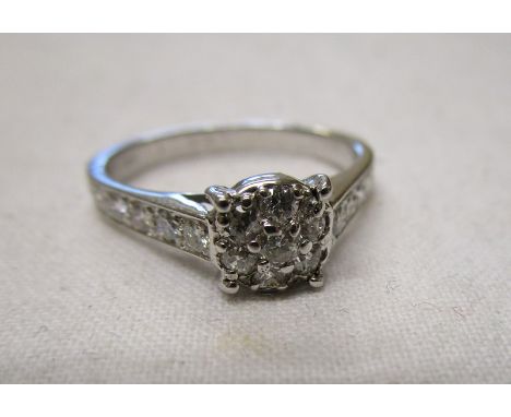 Fine 18ct diamond cluster ring with diamond shoulders - Over 1.5ct