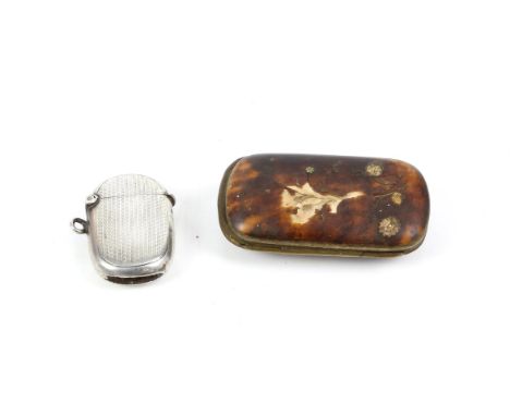 Engine turned silver vesta case with vacant cartouche, Birmingham 1903 and a tortoiseshell sovereign holder