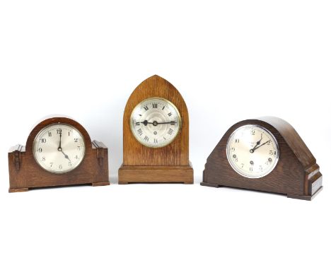 Oak cased lancet clock, movement marked Thameside and numbered 4854, h35cm w24cm, together with a Walker & Hall Art Deco mant