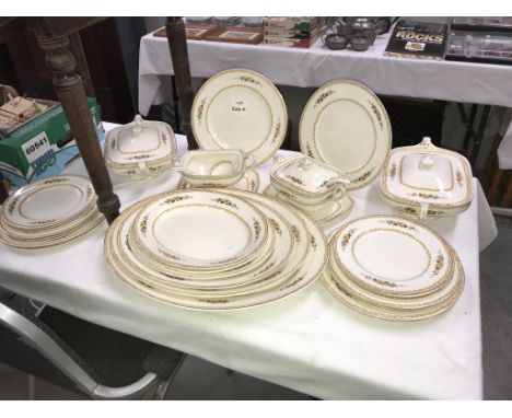 A J & G Meakin dinner service (31 pieces)