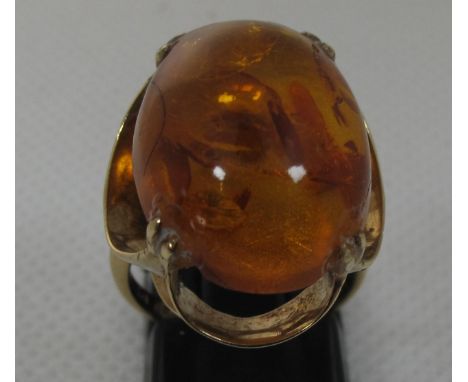 9ct gold and amber ring.  Ring size K&1/2.  Approx weight 4.8 grams.(B.P. 21% + VAT) 