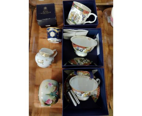 Tray of Royal Worcester English china items, to include: two boxed Diamond Jubilee cups and saucers with COA and a matching m