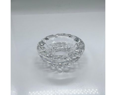 Small clear crystal ashtray with crisscross and thumb print design. Waterford mark. Dimensions: 1.25"H x 3.25" diaManufacture