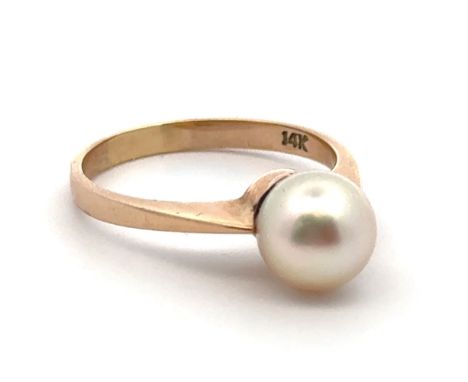 A pearl ring stamped 14k, size K 2.25g