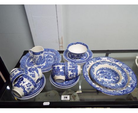 A 20 piece Wedgwood tea service and five Royal Worcester bowls