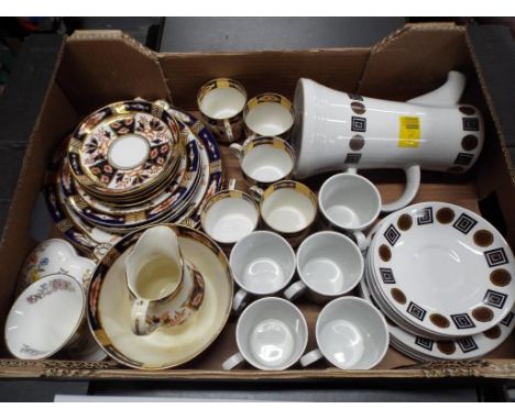 Lot to comprise a quantity of ceramics, Royal Tudor ware coffee set including coffee pot, plates, cups, saucers, Wedgwood Kut