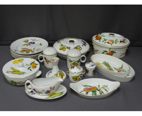QUANTITY OF ROYAL WORCESTER EVESHAM DINNERWARE including covered tureens and bowls