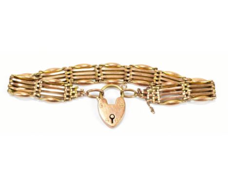 A 9ct yellow gold gate link bracelet with a 9ct yellow gold heart shaped clasp, approx 21g.