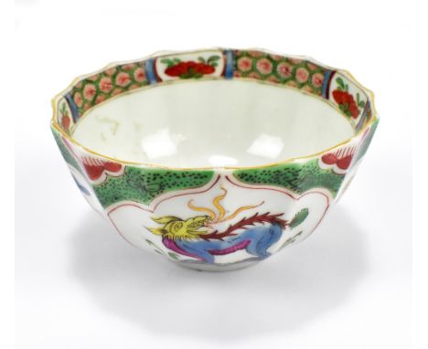WORCESTER; an 18th century porcelain 'Bengal Tiger' pattern faceted tea bowl, underglaze blue hatch mark to base, diameter 7.