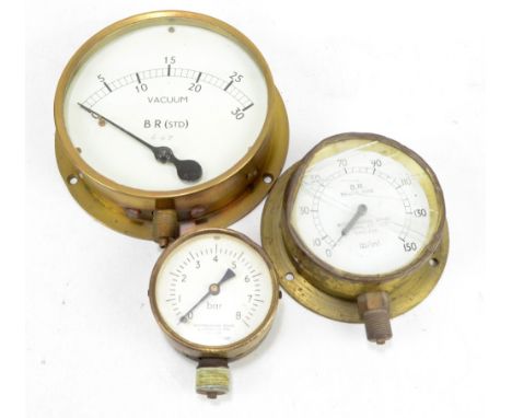 Three brass gauges comprising B.R. brake pipe, a pressure gauge, and a vacuum gauge inscribed BR (Std) (3).