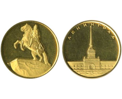 U.S.S.R. Equestrian Statue of Peter the Great. Medal, ca. 1978-1982. Gold, 16.88 gms. 29mm. View of St. Petersburg's Peter th