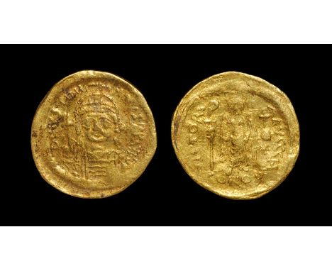 527-538 AD. Imitative, Constantinople mint. Obv: D N IVSTINI-AVS P P AVG legend with pearl-diademed, helmeted and cuirassed b