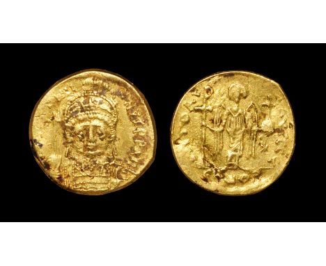 527-538 AD. Constantinople mint. Obv: D N IVSTINI-AVS P P AVG legend with pearl-diademed, helmeted and cuirassed bust of Just