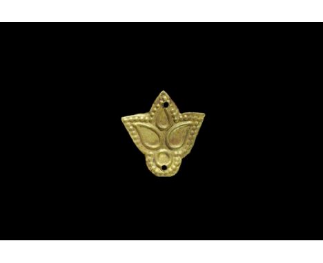 6th century BC-3rd century BC. A gold foil mount of trefoil form with repoussé design of three radiating leaves and a rounded