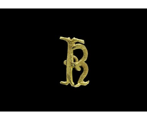 15th century AD. A delicate gold 'KR' monogram badge of Charles VIII of France (1470-1498) with loop to the reverse. See Robe