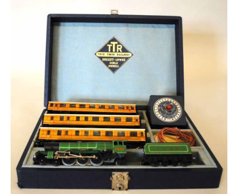 Trix Twin Railway OO gauge Basset-Lowke scale model: a 4-6-2 locomotive No.4472 'Scotsman' with eight wheel tender in LNER gr
