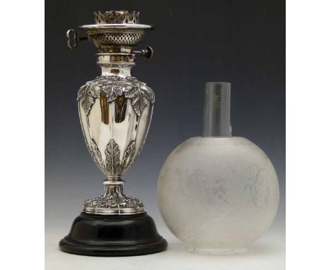 Victorian electro-plated table oil lamp embossed with leaves, height 37cm, together with a frosted glass shade and a chimney.