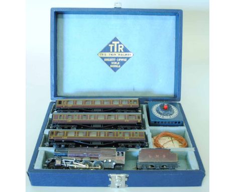 Trix Twin Railway OO gauge Basset-Lowke scale model: a 4-6-2 locomotive No.6201 'Princess' with six wheel tender in LMS maroo