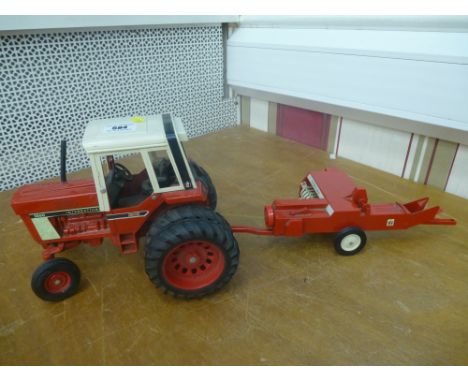 ERTL INTERNATIONAL TRACTOR AND SPREADER