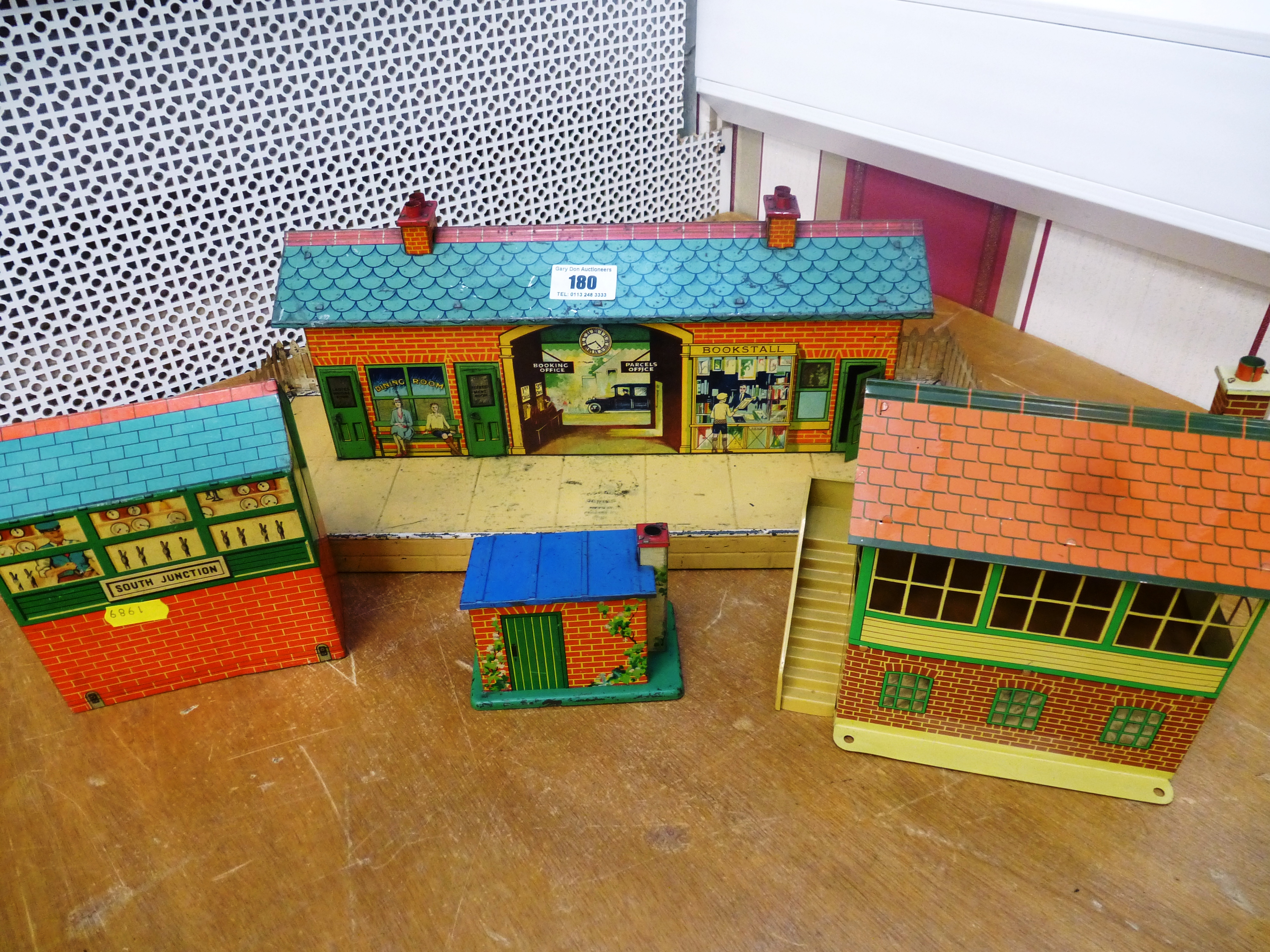 4 HORNBY RAILWAY BUILDINGS