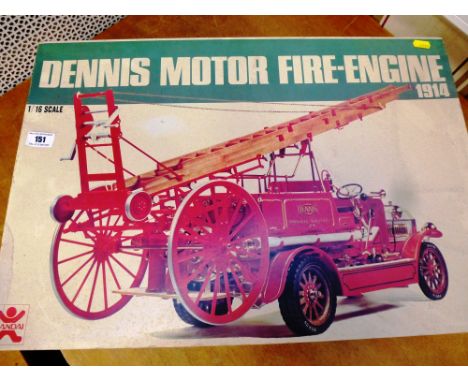 BOXED 1/16 SCALE DENNIS MOTOR FIRE ENGINE 1914 MODEL KIT