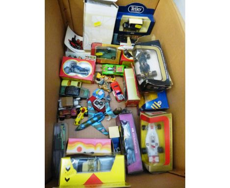 BOX OF ASSORTED BOXED AND LOOSE VEHICLES INCLUDING CORGI GRAHAM HILL'S SHADOW, DINKY, MATCHBOX, LLEDO, CORGI, MODELS OF YESTE