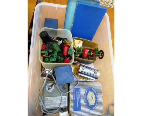 BOX OF ASSORTED MECCANO INCLUDING STEAM ENGINE, POWER UNITS AND GEARS