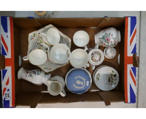 A mixed collection of items to include Saddlers Wellington pattern part teaset, similar large footed fruit bowl, Wedgwood tri