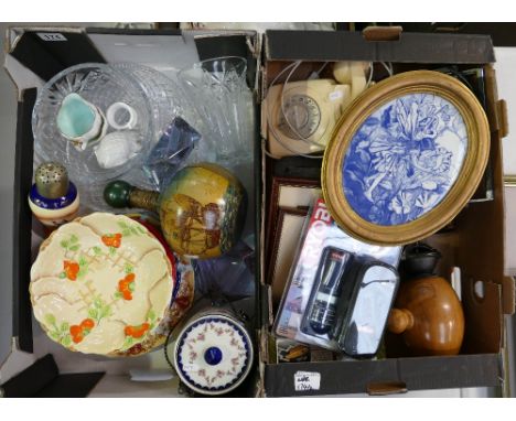 A mixed collection of items to include art glass ash trays, Carltonware handled biscuit barrel, quality glassware, vintage bi