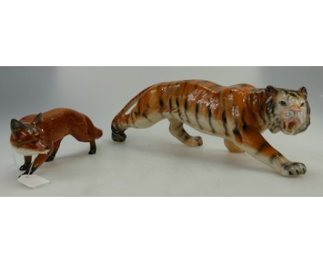 Large Melba Ware stalking tiger together with similar ceramic fox (ear repaired) (2)