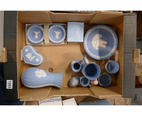 A mixed collection of Wedgwood jasperware items to include large spiraled jasperware vase, commemorative plates, tankards, tr