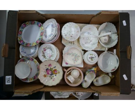 A mixed collection of items to include Wedgwood Campion patterned trinket boxes and posy dishes, assorted teaware, Royal Wint