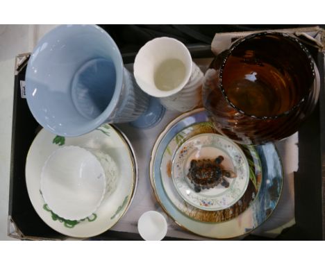 A good mixed collection of items to include large Wedgwood Chinese tigers fruit bowl, similar item in the Anchor pattern, Que