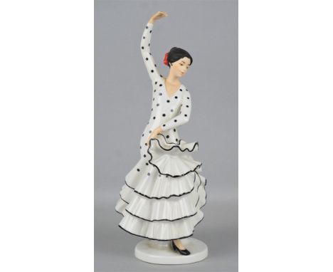 "Carmen" - Goebel, Porzellanfigur, 1986Spanische Tänzerin in einem gepunkteten Kleid mit roten Blumen im Haar. Höhe: ca. 27 c