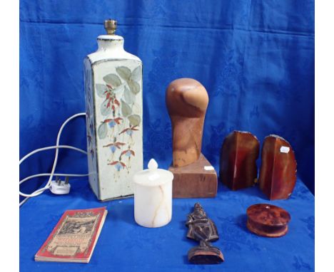 A PAIR OF AGATE SPECIMEN BOOKENDS a covered stone pot, a pottery lamp and other items 