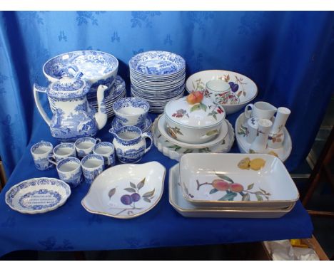 A COLLECTION OF SPODE ITALIAN WARE and a small quanitity of Evesham ware 