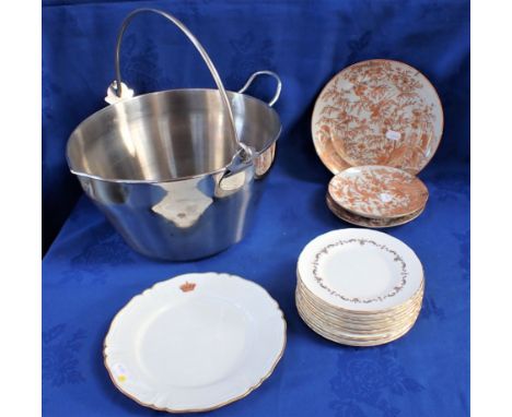 ROYAL WORCESTER 'GOLD CHANTILLY' TEAPLATES (11) a replica Portuguese Royal service plate, three gilt decorated Japanese plate