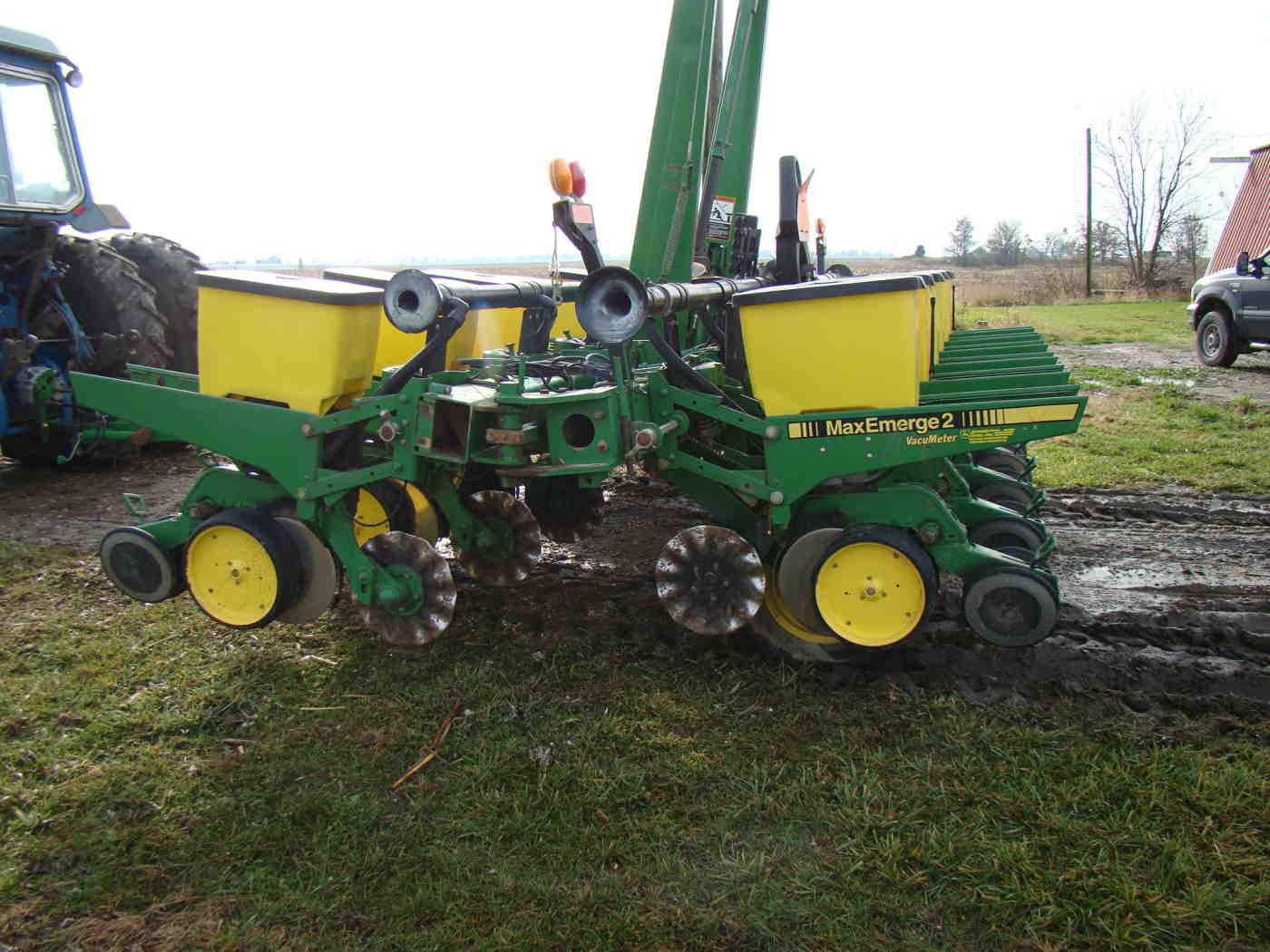 1994 John Deere 7200 12 row wing fold planter, JD 250 monitor & radar