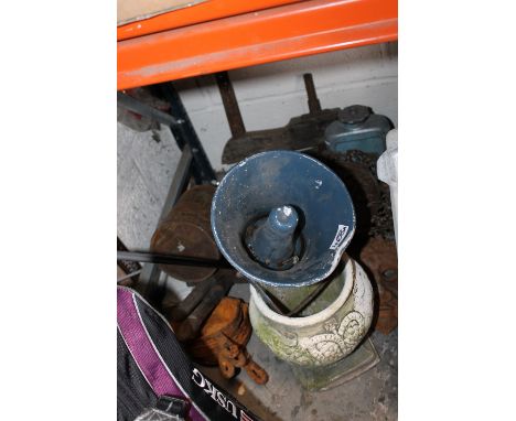 A SELECTION OF METALWARE ETC, TO INCLUDE A SPEAKER