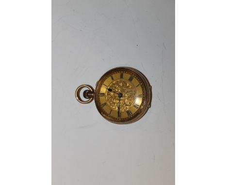 A GOLD CASED OPEN FACED MANUAL WIND POCKET WATCH WITH ORNATE ENGRAVED GOLD COLOURED DIAL