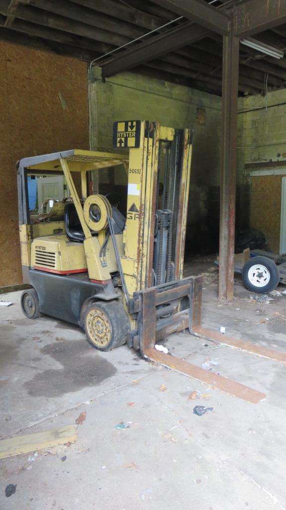 Hyster 90962 Forklift Runs Fine Does Leak Transmission Fluid