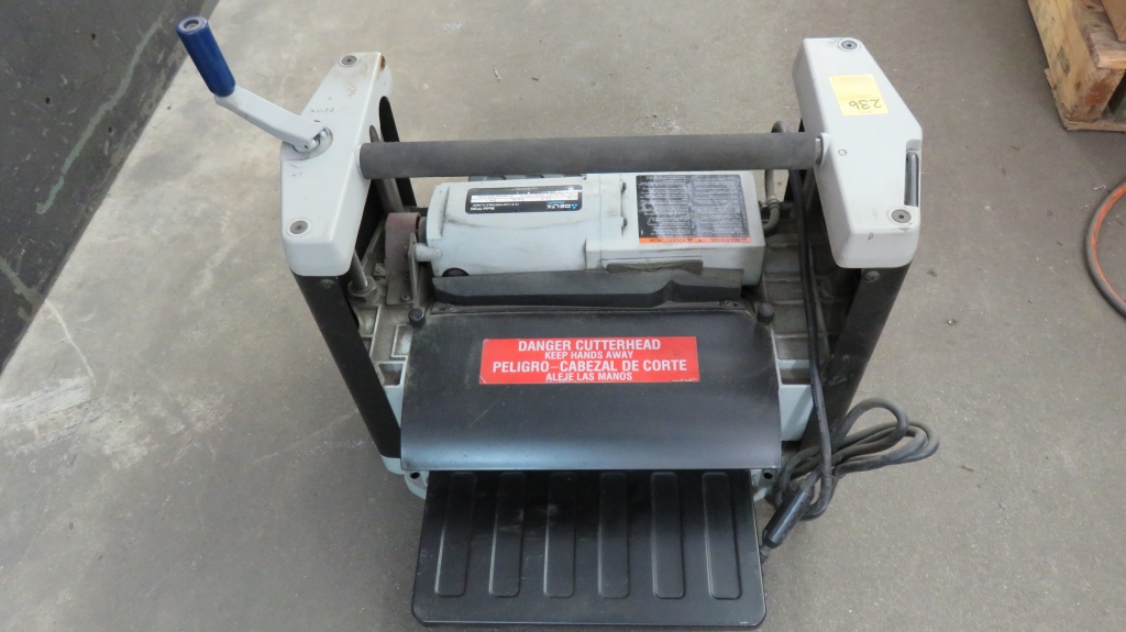 Delta Shopmaster Model TP305 Portable Planer 12.5"x5.9"